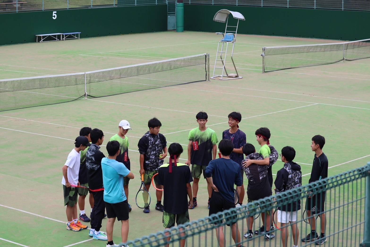 男子硬式テニス部
