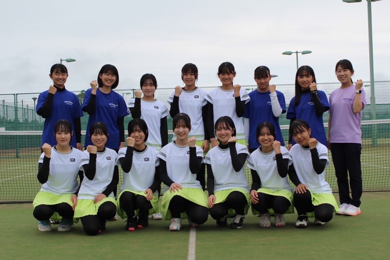 女子硬式テニス部
